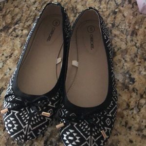 Blacks and white flats